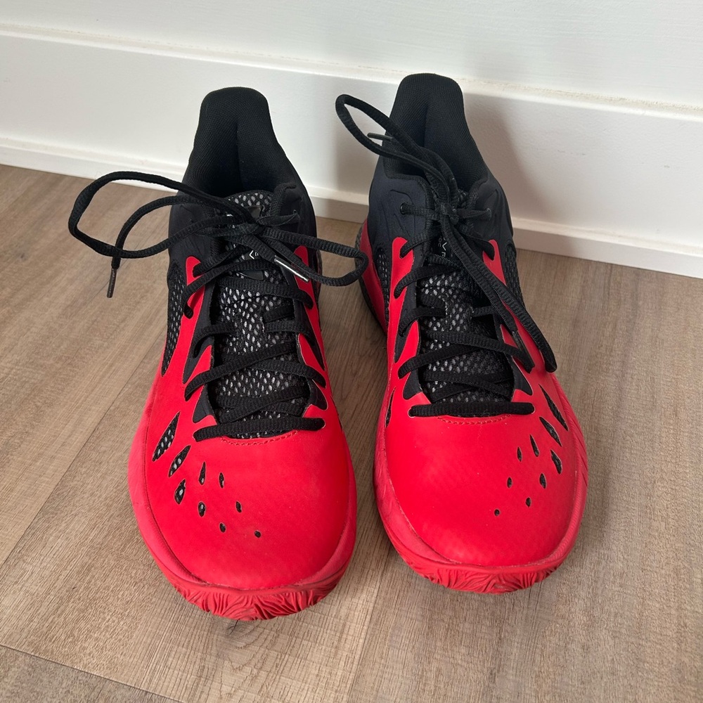 Under Armour HOVR Havoc Mens 7.5 Women’s 9 Red and Black Athletic Shoes